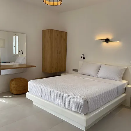 Yara * Parikia (Paros)