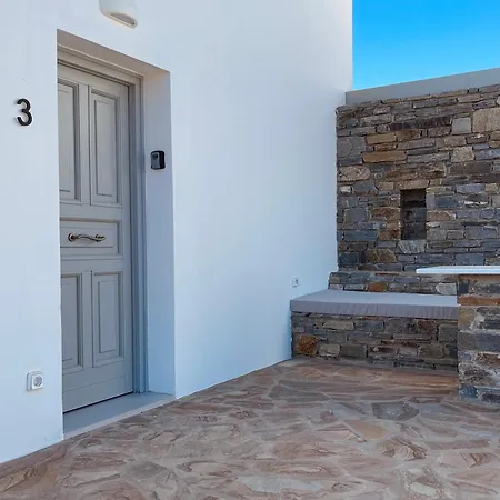 Yara Parikia (Paros)