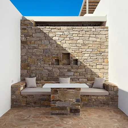 Yara * Parikia (Paros)